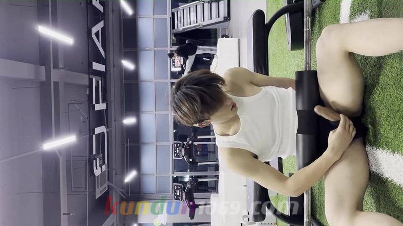 [CN] SOLO-0009 闫清源系列 第三部 健身房野裸撸屌飞机